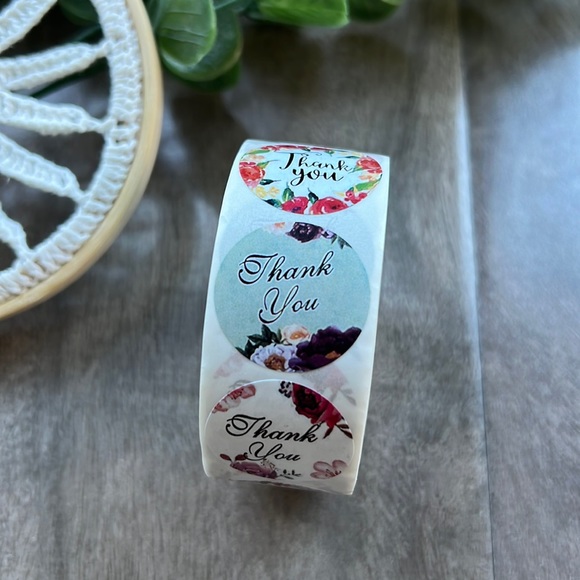 3/$20📦 Roll of 500 - 1” floral 4-type mix thank you stickers - Picture 1 of 4